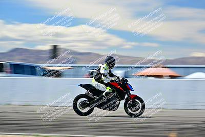 media/Mar-25-2024-Moto Forza (Mon) [[8d4319bd68]]/4-Novice Group/Session 4 Front Straight Speed Pans/